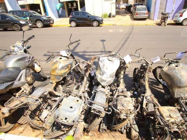 &ldquo;&Eacute; guerra de fac&ccedil;&atilde;o&rdquo;, diz dono de carro incendiado em frente a pres&iacute;dio