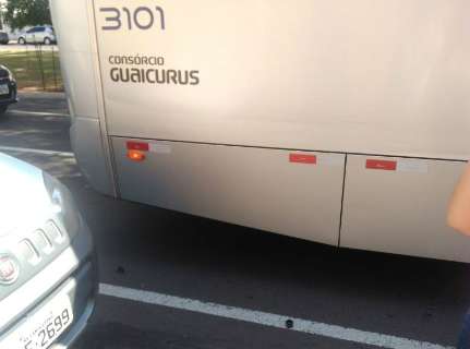 Parafusos caem de roda e usuário reclama de falta de manutenção em ônibus