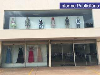  Há mais de sete anos trabalhando com o e-commerce, a loja Adele Moda Feminina abre as portas físicas com o aluguel de roupas de festa (Foto: Divulgação)