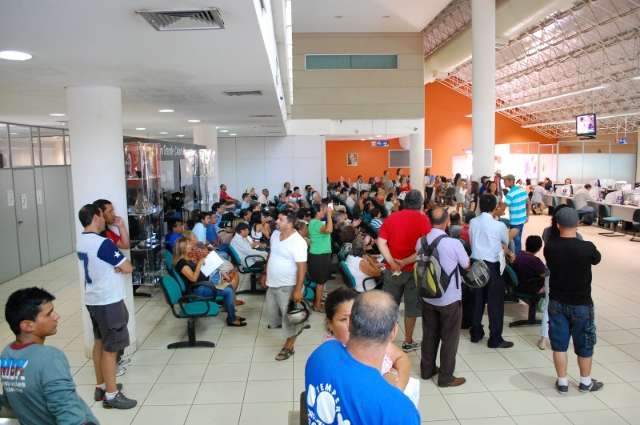 Pelo 2&ordm; dia, contribuinte enfrenta fila e espera na Central do Cidad&atilde;o
