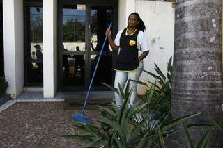 Inês Maria Rodrigues, 35 anos, trabalha desde os 7 anos para ajudar em casa (Foto: Saul Schramm)