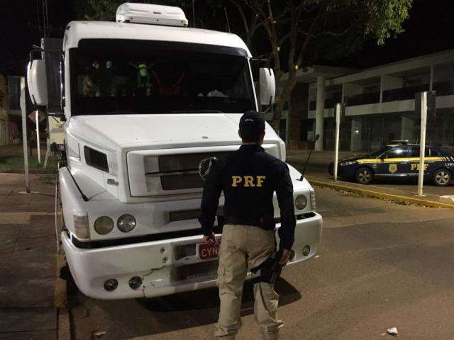 Motorista &eacute; preso transportando 139 kg de coca&iacute;na em carregamento de soja 