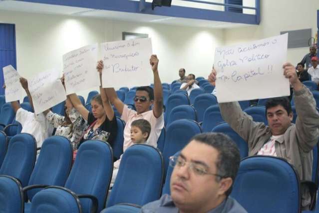 Manifesta&ccedil;&atilde;o de apoio a Bernal tem 5 pessoas, 4 da mesma fam&iacute;lia 