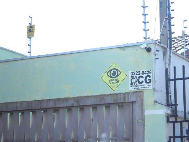 Em bairro onde fam&iacute;lia foi feita ref&eacute;m, vizinhos criaram grupo pela seguran&ccedil;a