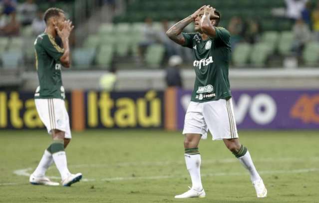 Palmeiras mostra entrosamento mas sofre primeira derrota no Paulist&atilde;o