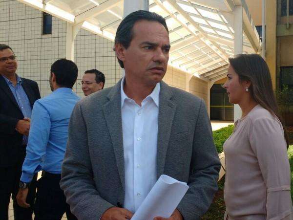 Com 6 meses de atraso, prefeitura estava com &aacute;gua e luz a serem cortadas