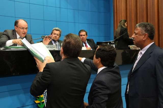 Deputados aprovam em definitivo or&ccedil;amento de R$ 14,4 bilh&otilde;es com 356 emendas
