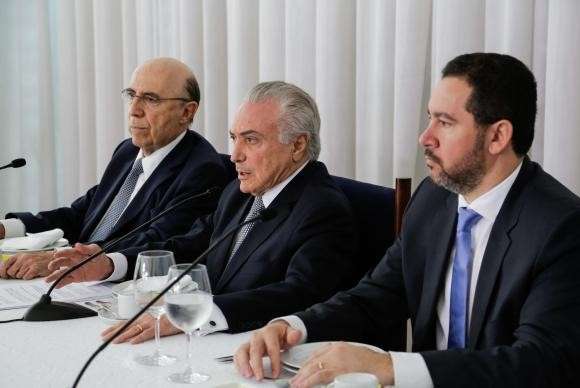 Temer anuncia redu&ccedil;&atilde;o de juros do cart&atilde;o de cr&eacute;dito e saques do FGTS