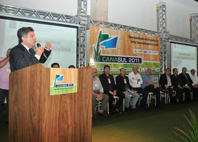  Voca&ccedil;&atilde;o de Dourados para se tornar polo da cana em MSul destacada na abertura de evento do setor sucroenerg&eacute;tico.