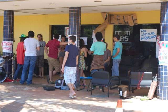 Justi&ccedil;a manda acad&ecirc;micos desocuparem reitoria da UFMS