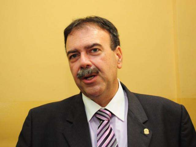 Ap&oacute;s seis horas, vereadores aprovam 71 projetos e entram em recesso
