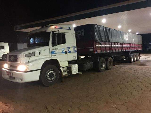 Caminh&atilde;o &eacute; apreendido com maconha escondida em carga de soja 
