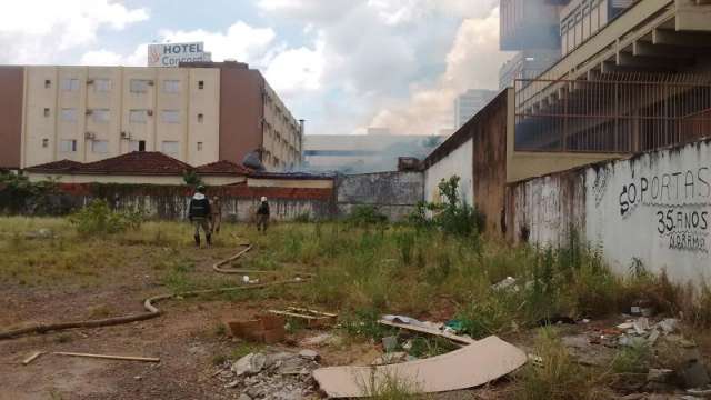Inc&ecirc;ndio em terreno no Centro quase atinge Memorial da Cultura