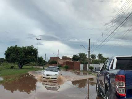 Chuva transforma ruas do Nilo e Santa Marina em lago no Jardim Itatiaia