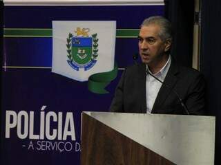 Governador do Estado, Reinaldo Azambuja, em discurso durante evento da Polícia Militar. (Foto: Marina Pacheco/Arquivo).