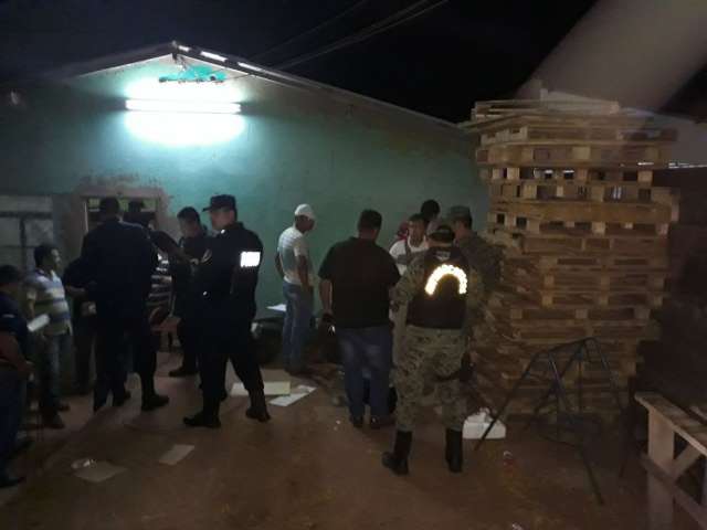 Ambulante de 21 anos &eacute; executado com tiros de fuzil e pistola na fronteira