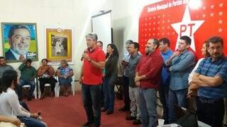 Sob &quot;olhar&quot; do quadro de Lula, Alex do PT lança pré-candidatura à prefeitura (Foto: Divulgação)