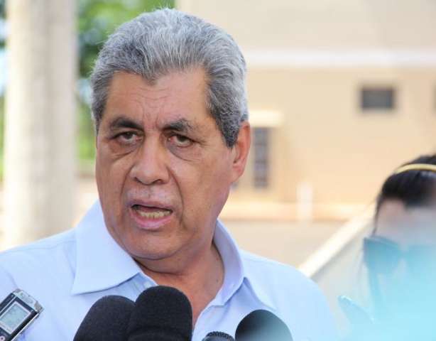Andr&eacute; pede para prefeituras se regularizarem para receber emendas