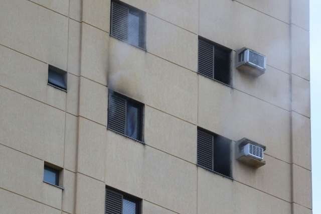 Morador inalou fuma&ccedil;a ao combater sozinho inc&ecirc;ndio no 12&ordm; andar