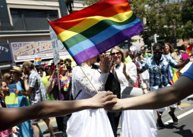 Prefeitura quer punir quem n&atilde;o respeitar nome social de transexuais no com&eacute;rcio