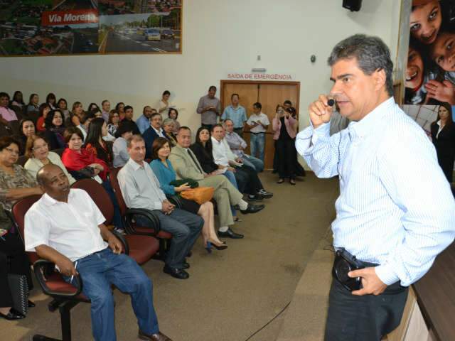  Prefeito lan&ccedil;a feira do livro e sonha que Capital se torne &quot;uma Paraty&quot;