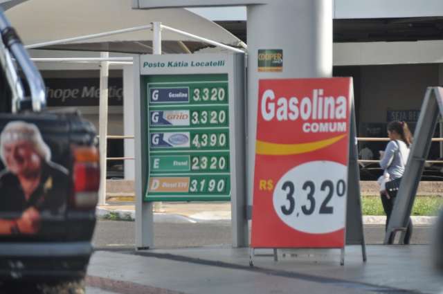 Postos deixam de reajustar e pre&ccedil;o da gasolina cai at&eacute; R$ 0,20 na Capital