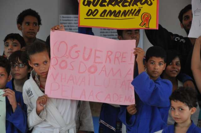 Volunt&aacute;rios de projeto temem despejo que pode deixar 150 crian&ccedil;as &ldquo;&oacute;rf&atilde;s&rdquo;