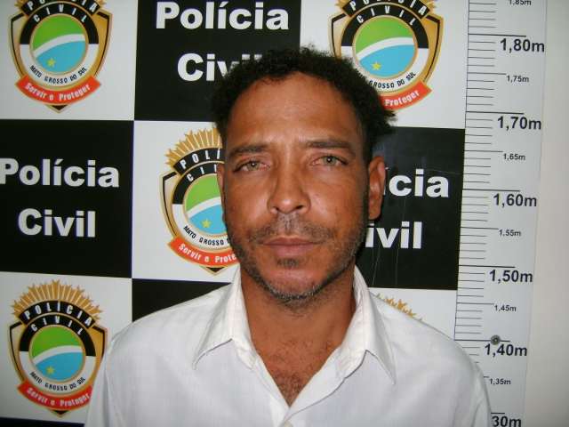 Homem de 39 anos &eacute; preso acusado de manter em c&aacute;rcere namorada de 69