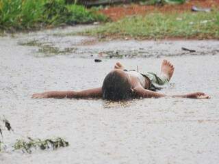 A inocência da infância registrada com delicadeza e verdade. (Foto: Alcides Neto)