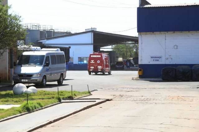 Acidente de trabalho em curtume deixa duas pessoas mortas e outras feridas