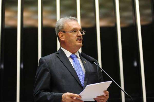 &quot;Criaram dificuldade para vender facilidade&quot;, diz deputado sobre propina