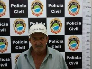 José Gonçalves foi reso por porte ilegal de arma, sendo um revólver calibre 38 (Foto: Osvaldo Duarte)