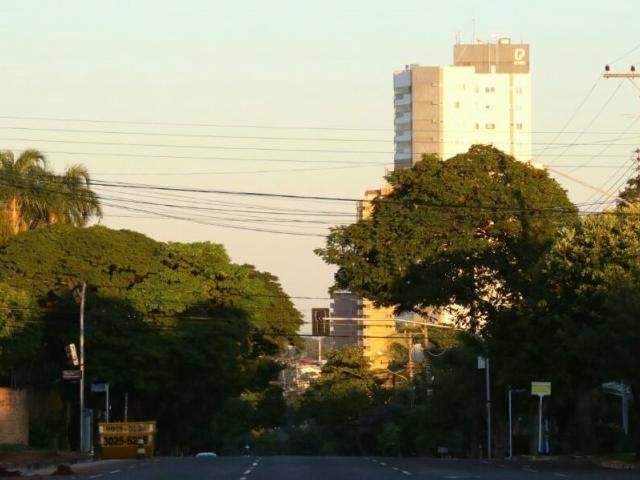 Sexta-feira com previs&atilde;o de tempo seco, m&aacute;xima de 33&ordm;C e possibilidade de chuvas