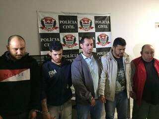 O guarda municipal douradense Atoapes Dias Martins (no centro), no dia em que foi preso por tráfico (Foto: Divulgação)