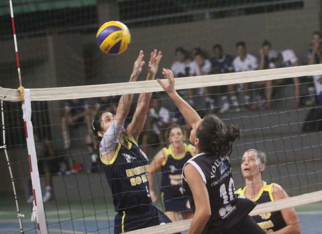 Jogos de hoje e amanh&atilde; definem finalistas da Copa Pantanal de voleibol 