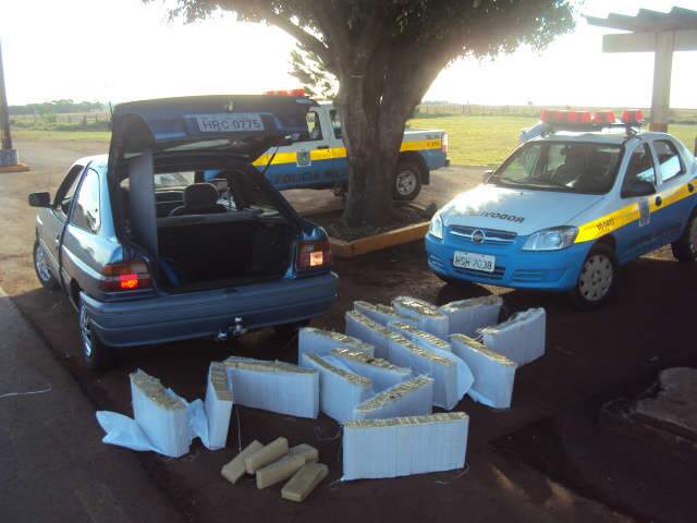  Pol&iacute;cia apreende carro com 300 quilos de maconha e &ldquo;batedor&rdquo; na MS-060