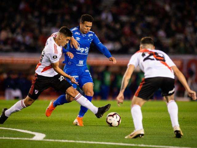 Cruzeiro e River Plate n&atilde;o saem do 0 a 0 na Argentina 