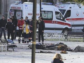 Imagem feita após a explosão na praça de Istambul (Foto: Kemal AslanReuters)