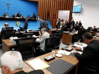 Deputados estaduais durante sessão (Foto: Victor Chileno/ALMS)