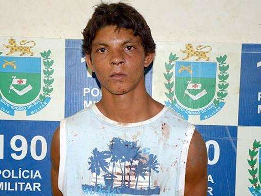 Homem &eacute; preso por tentar matar por desentendimento em jogo de cartas