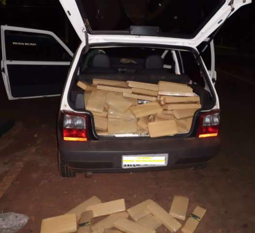  Ap&oacute;s persegui&ccedil;&atilde;o, carro &eacute; abandonado com 286Kg de maconha