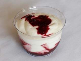 Iogurte com geleia de frutas vermelhas. (Foto: Arquivo pessoal)