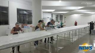 Bolo de Santo Ant&ocirc;nio &eacute; produzido por 45 volunt&aacute;rios e ter&aacute; mil alian&ccedil;as
