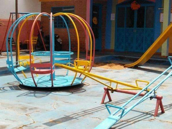 Fam&iacute;lia de menina morta em escolinha vai ao MP pedir rigor na investiga&ccedil;&atilde;o