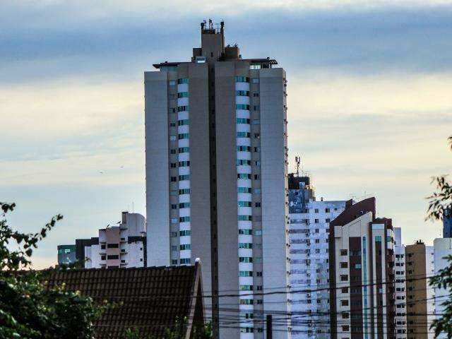 Quinta ser&aacute; mais um dia de calor com alerta de tempestade em 53 cidades