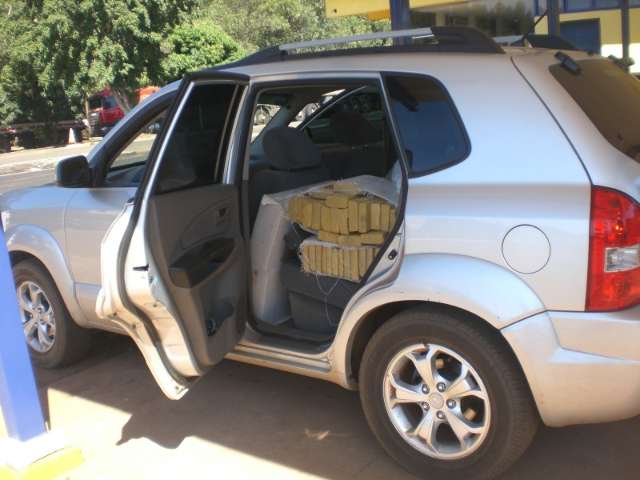 PRF flagra ve&iacute;culo roubado com 300 quilos de maconha