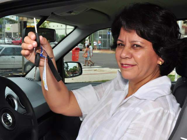  Ganhadora do carro no sorteio do IPTU vai fazer doa&ccedil;&atilde;o para o irm&atilde;o