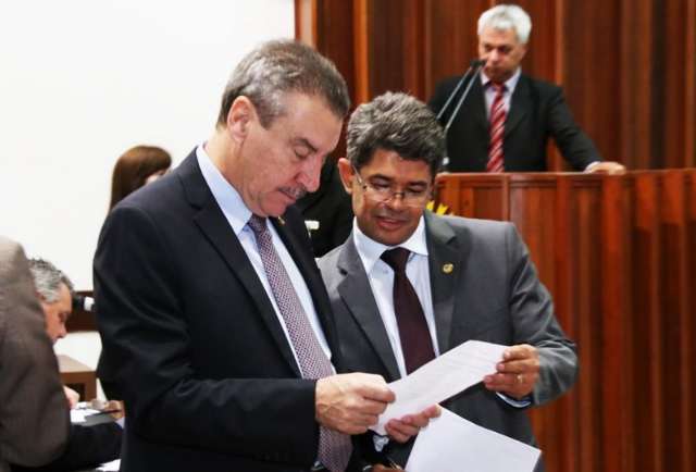 Deputados arquivam antiga e v&atilde;o sugerir nova CPI da Energia El&eacute;trica
