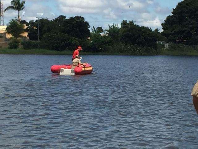 Ap&oacute;s chamado de moradores, bombeiros acham corpo boiando