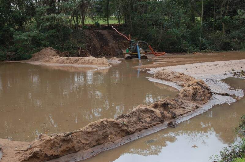 Com obra emperrada, alunos estudam em escola onde há preocupação